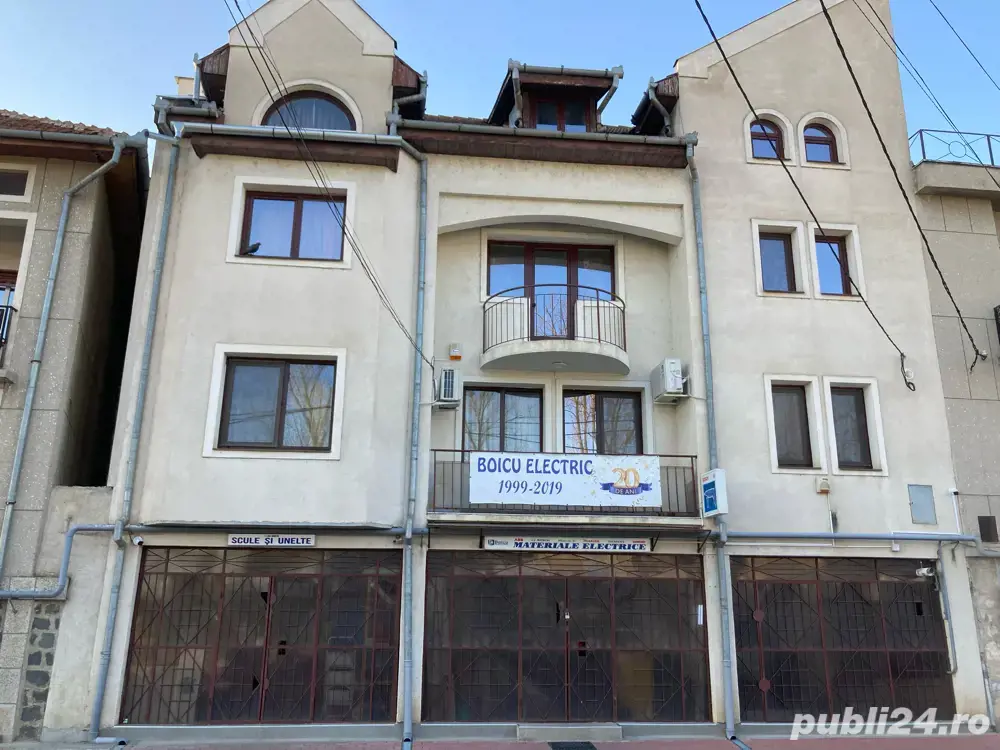 Casă de vânzare Lugoj 2etj+ mansarda la parter 2 magazine deja inchiriate