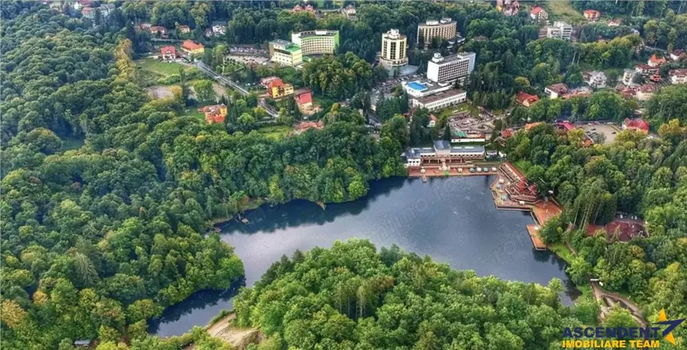 FILM! 1.400 mp teren turistic, Sovata: 800m de Lacul Ursu si 300m de Lacul Negru.