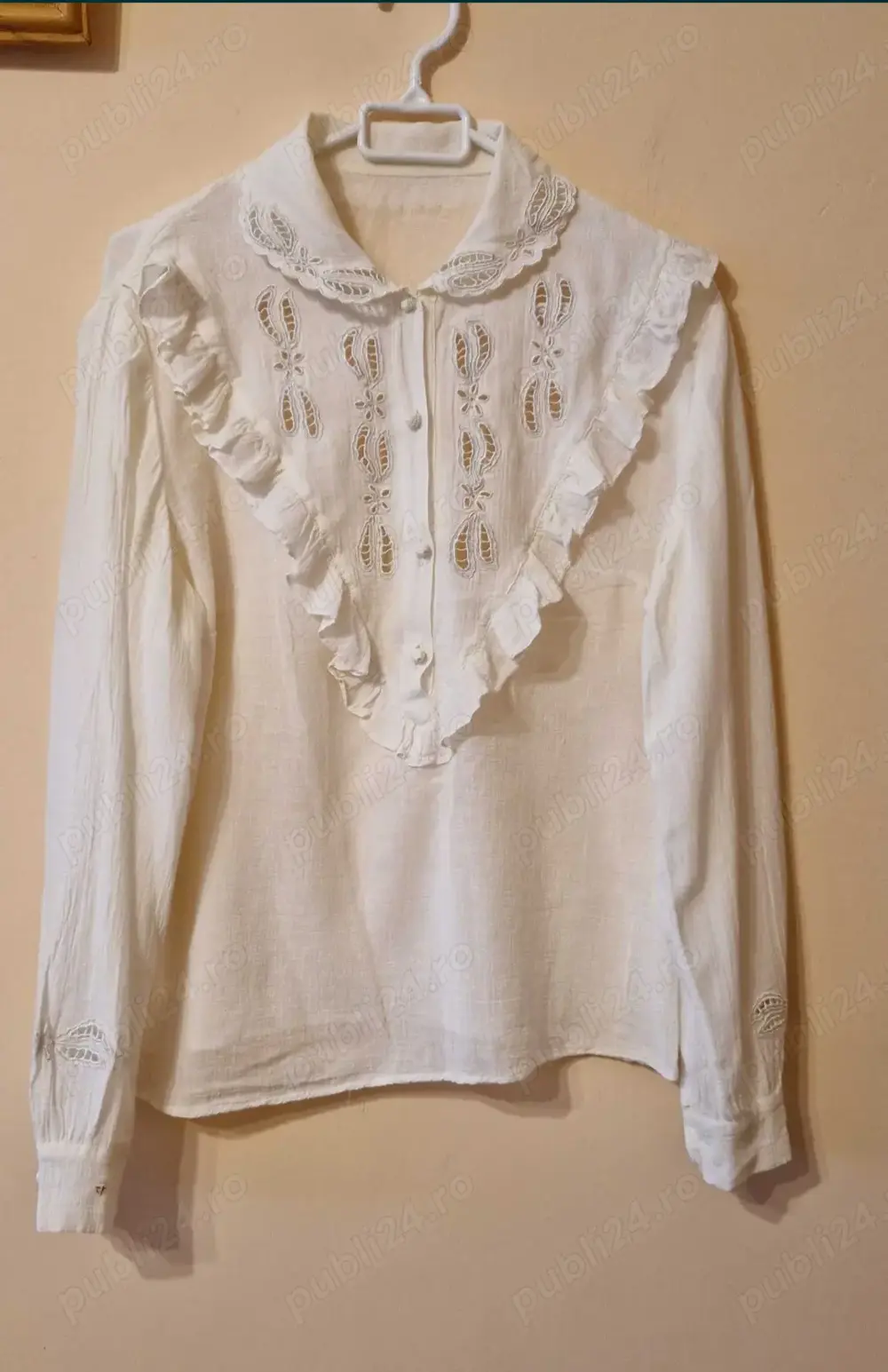 Camasa brodata , din pinza topita 