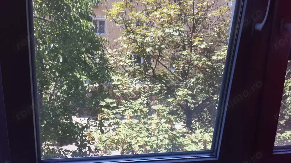 3 camere confort 1 etaj 2 Circumvalatiunii 1 langa McDonalds suprafata utila 66 mp + 5 mp balcon