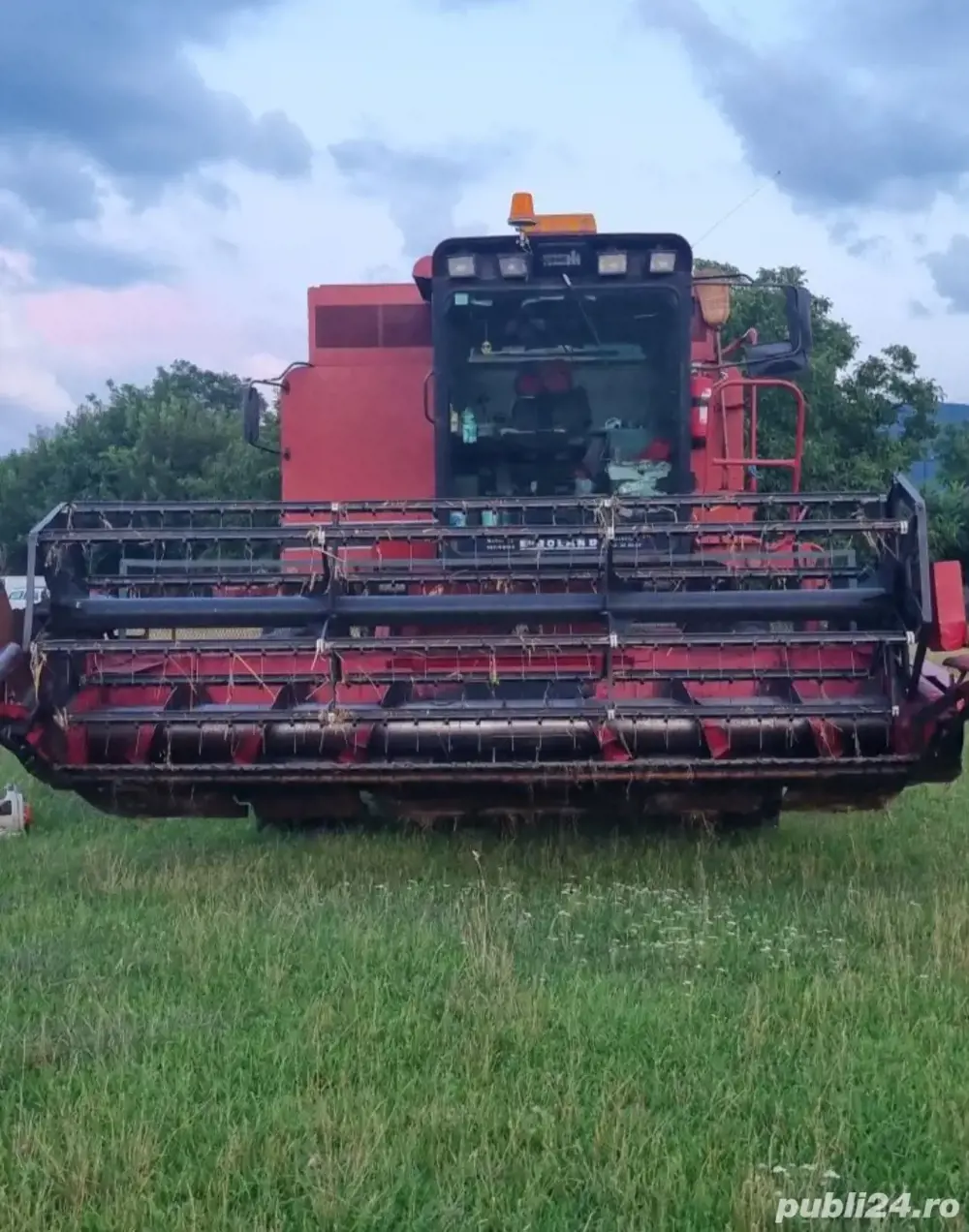 Vând combină CASE 1640