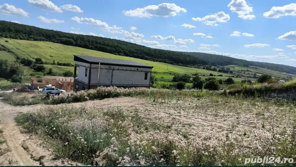 teren intravilan in comuna Livezeni 