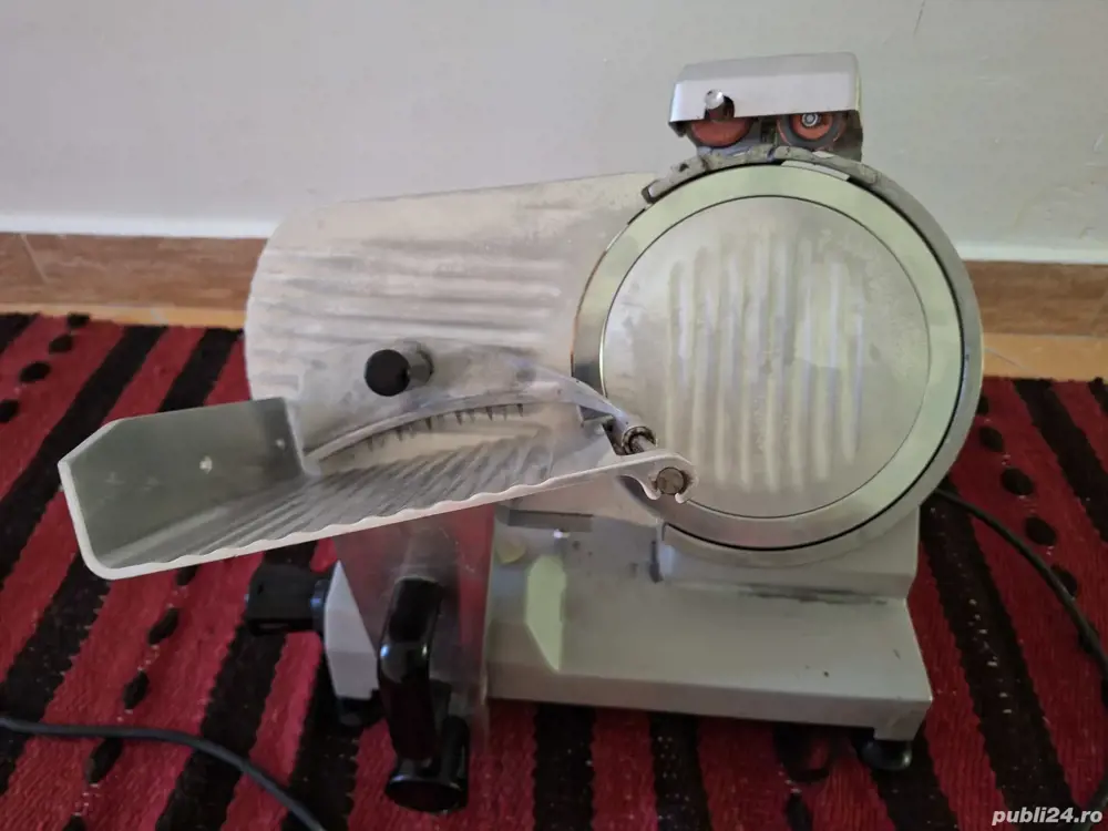 Feliatoare mezeluri.functional.