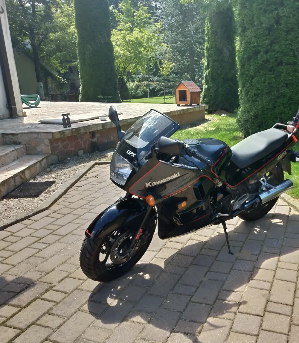 Vând Kawasaki ZX 750 F Vând Kawasaki ZX 750 F