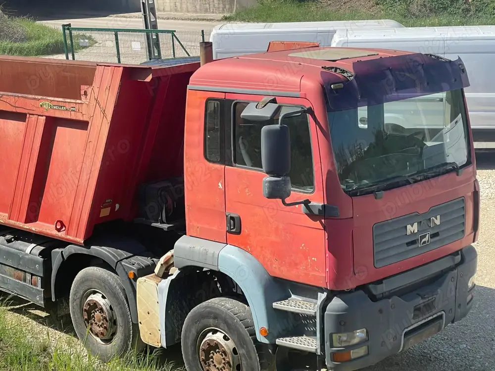 Basculantă 8x4 MAN
