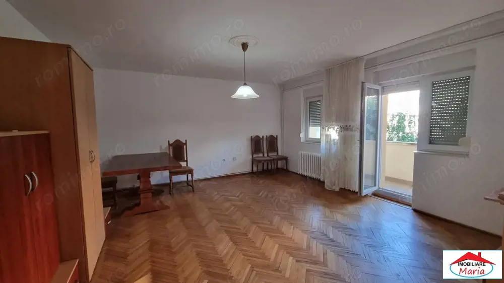 Apartament ultracentral 3 camere cu garaj si beci