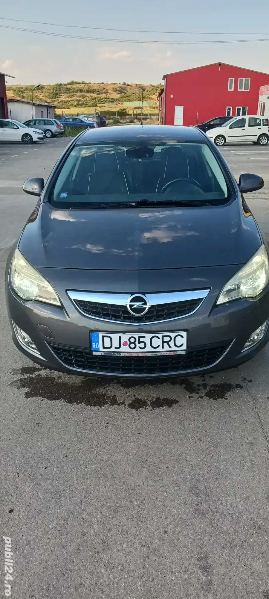 Schimb sau vand  Opel Astra J 1.4 benzină , 2010 , 140 000 km reali Carvertical 