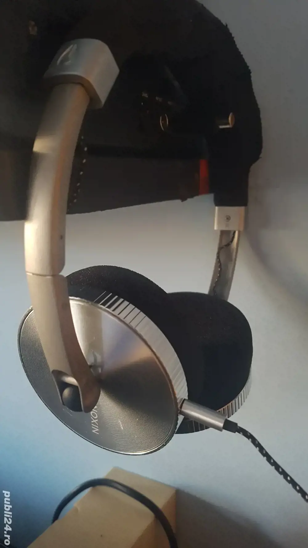 Casti audio Nixon model deosebit