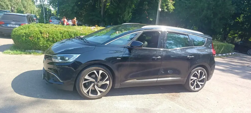 vând Renault Grand Scenic limited edition 