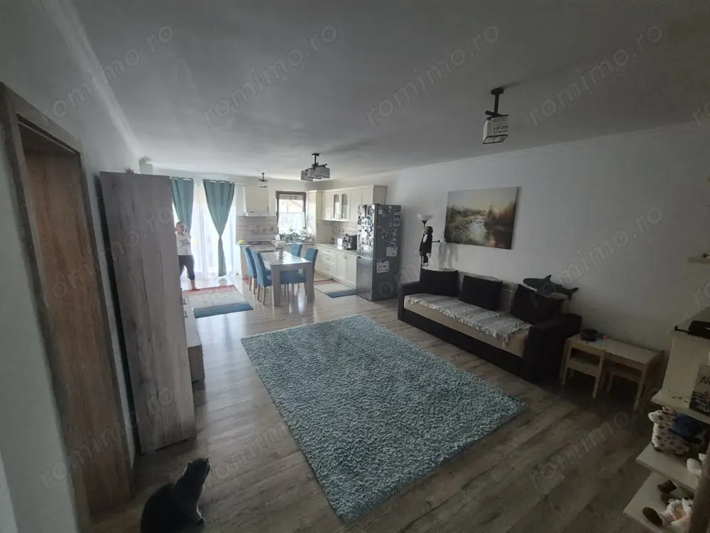 Vand 3 camere Braytim etaj 1 cu intrare din strada!