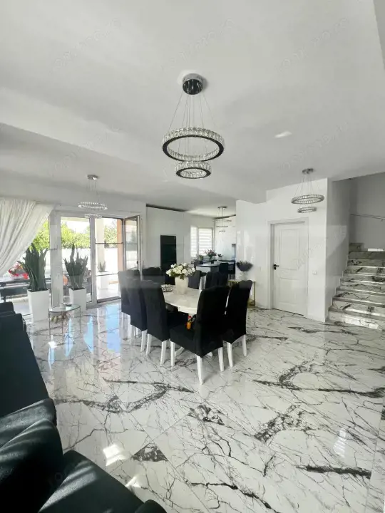 Casa individuala cu 5 camere, finisaje moderne, la intrare in Chinteni