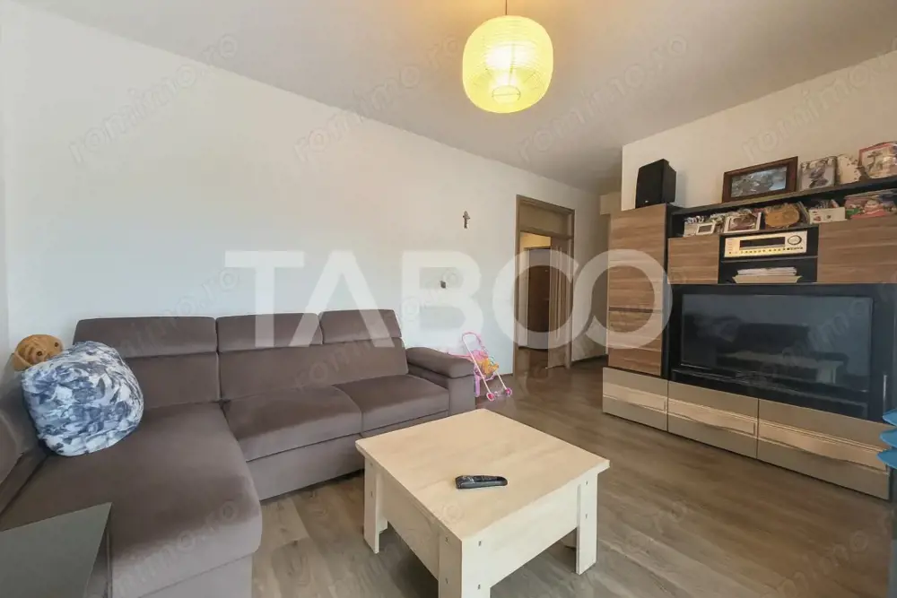 Apartament de vanzare 3 camere 2 bai etaj 1 zona Brana Selimbar