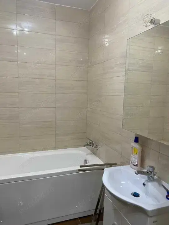 Ofer in centru chirie Ap 2 camere pe Alexandru-Ioan-Cuza bloc cu BRD Ofer in centru chirie Ap 2 camere pe Alexandru-Ioan-Cuza bloc cu BRD