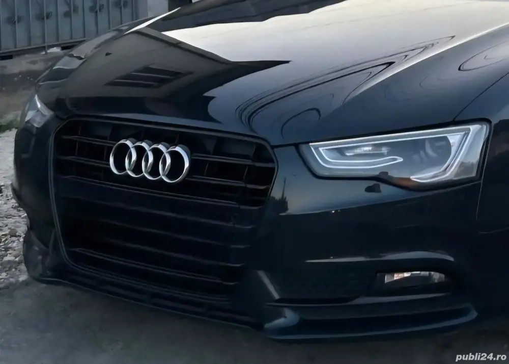 Vând Grilă Originală Audi cu tot cu Logo !