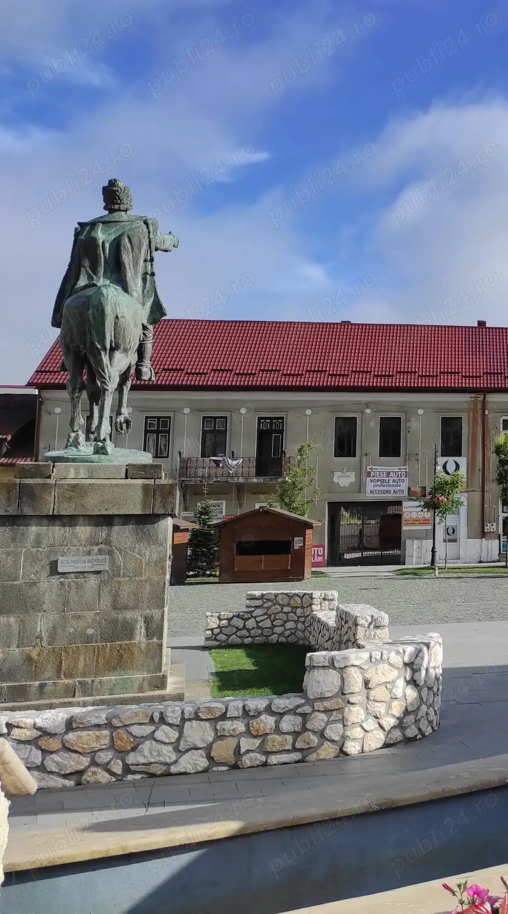 Campeni centru - ocazie unica vanzare imobil cu spatii de inchiriat sau locuit judetul Alba