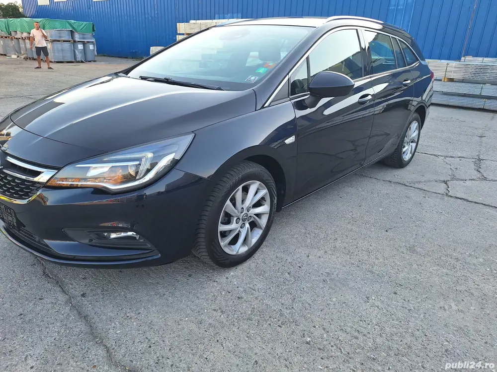 Vând Opel Astra Sports Tourer 