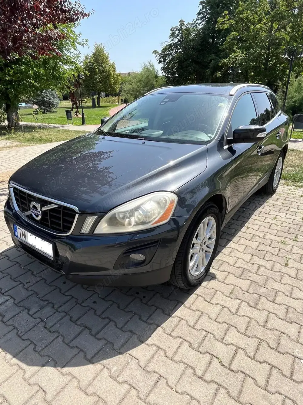 Persoana fizica vand VOLVO  XC60 2.4d D5 SUMMUM 