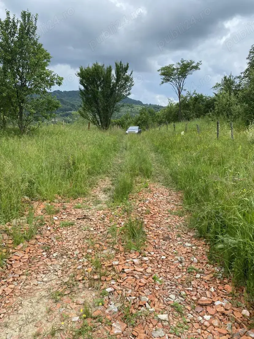 Casă și teren de vânzare 