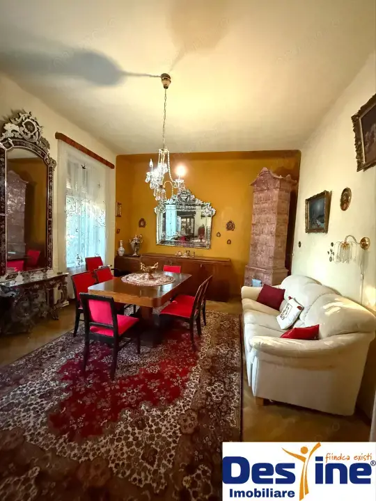 Casa centrală cu teren generos - 800 mp teren 