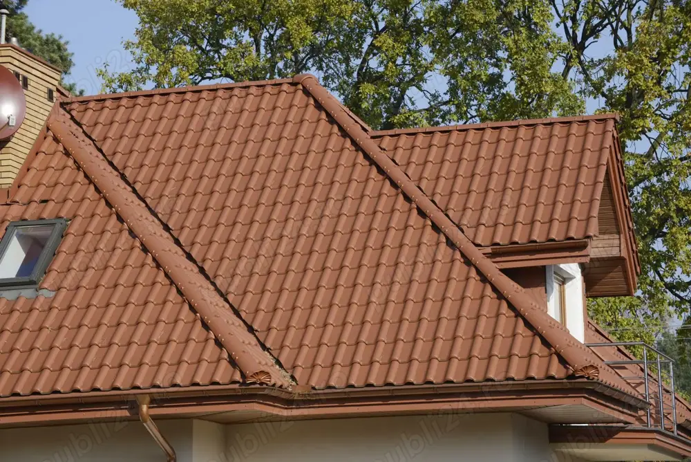 Reparăm acoperișuri! Intervenții rapide și prețuri corecte