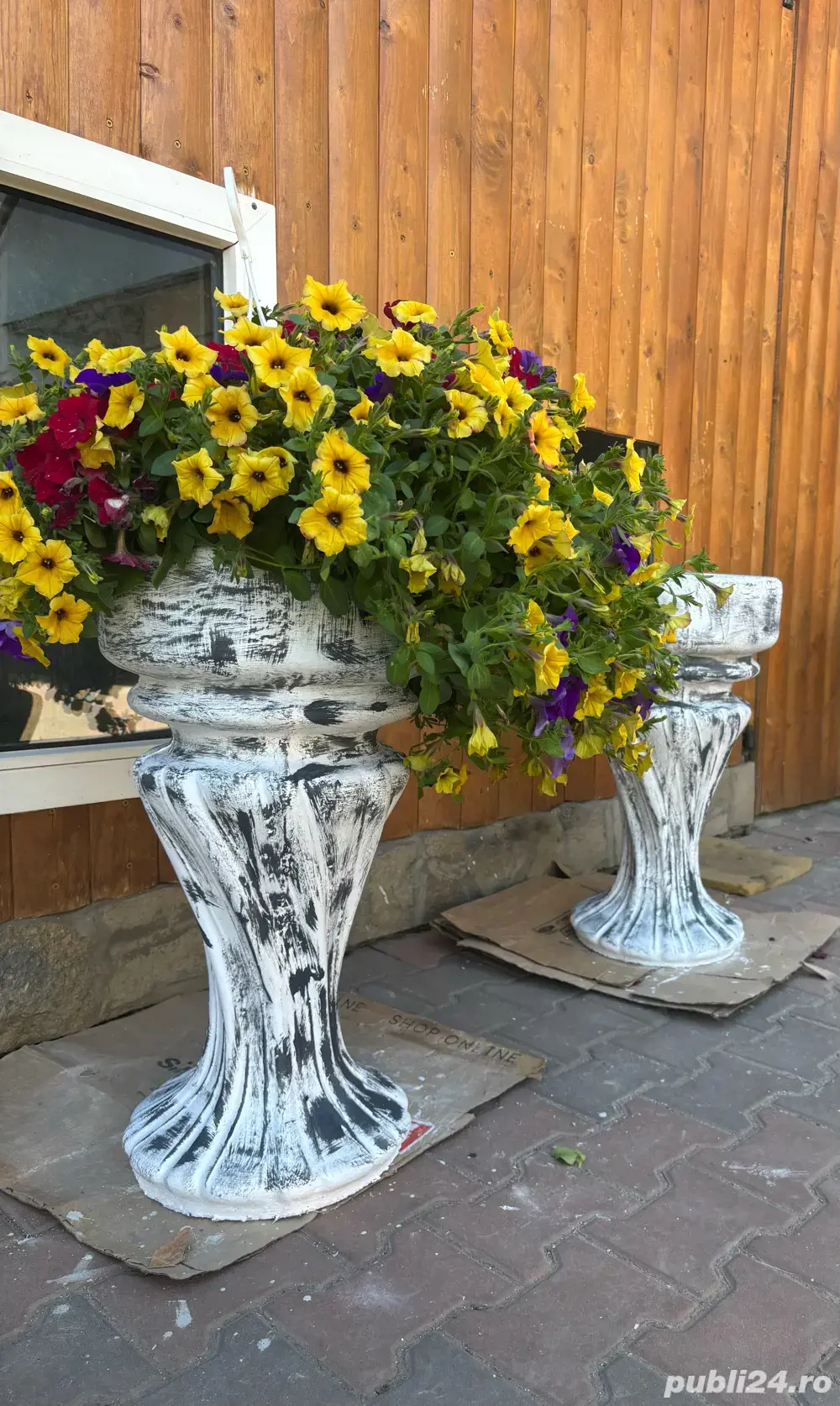 Ghivece din beton pentru flori