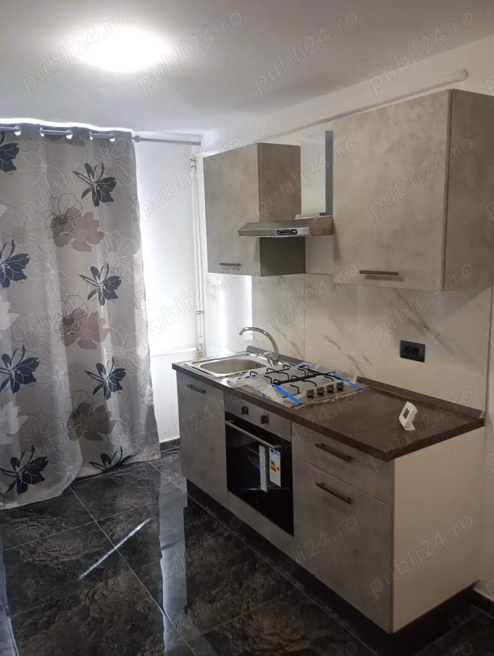 Precista decomandat semimobilat