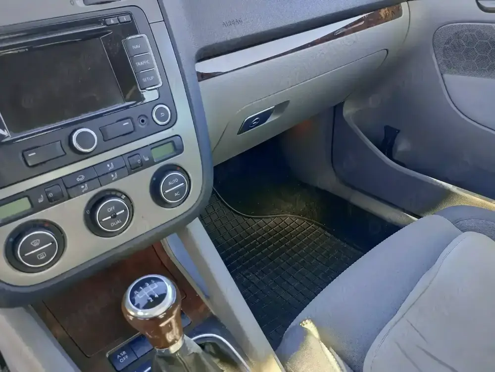 Vând Volkswagen Golf 5 Vând Volkswagen Golf 5