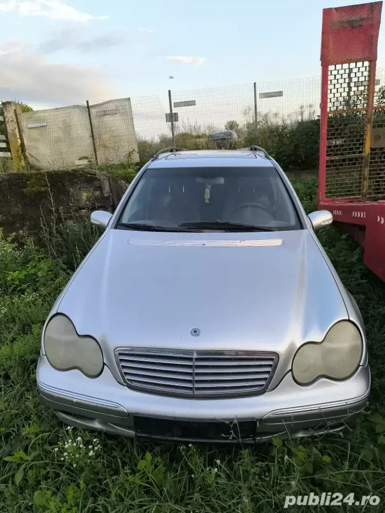 Dezmembrez Mercedes C Class (S203) 2.2 D, break, an 2001