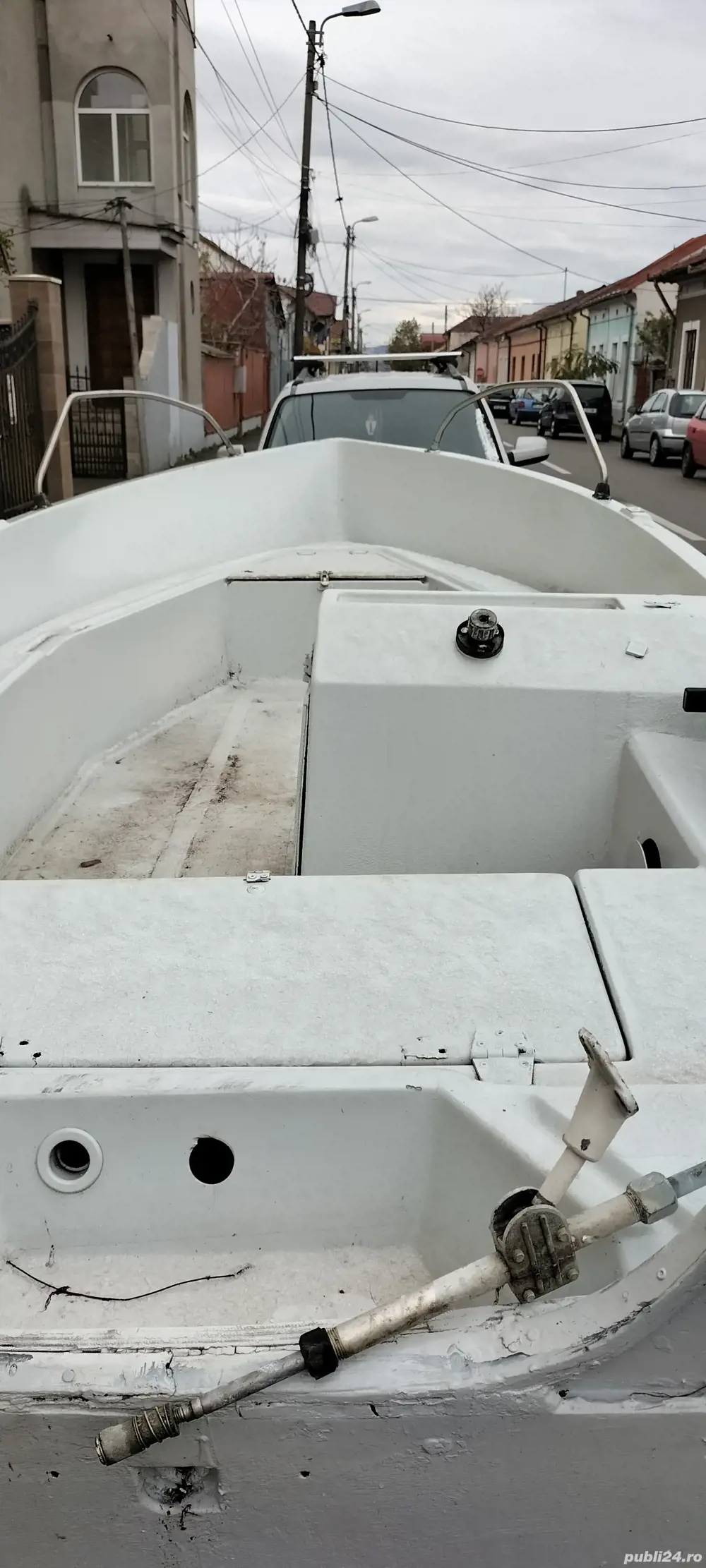 Barcă de pescuit din fibră de sticlă 