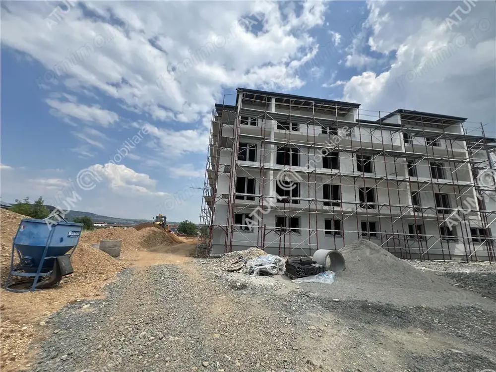 Apartament cu 3 camere decomandate etaj 1 zona Shopping City