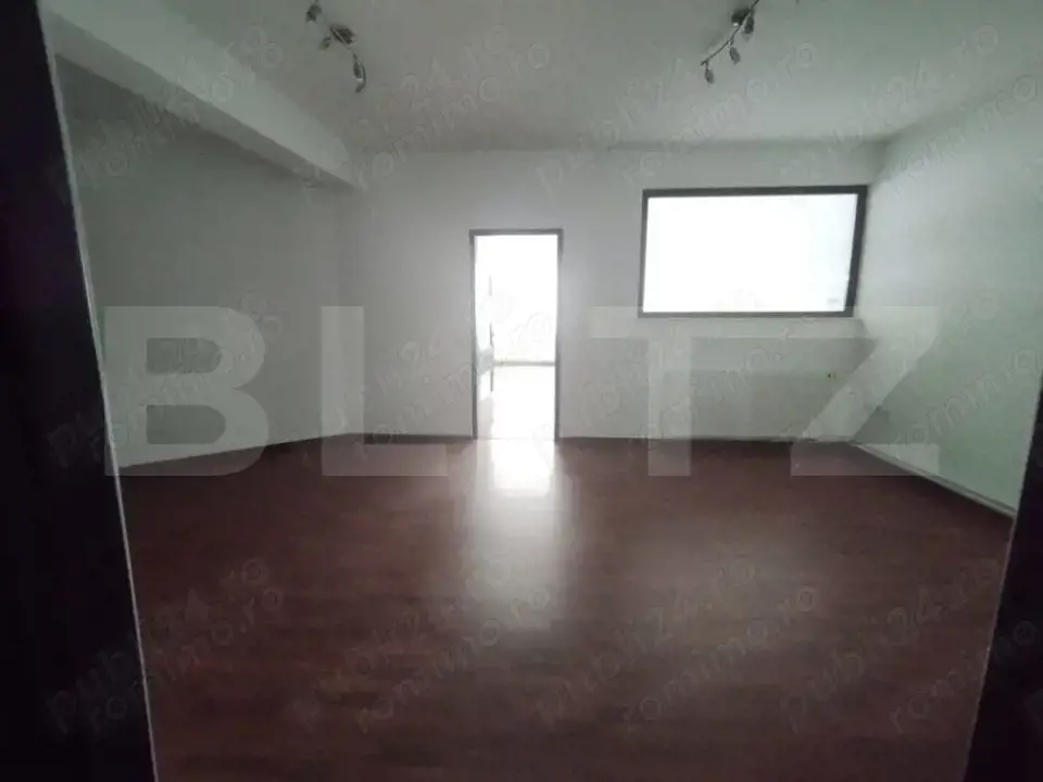 Spatiu de birouri, zona centrala