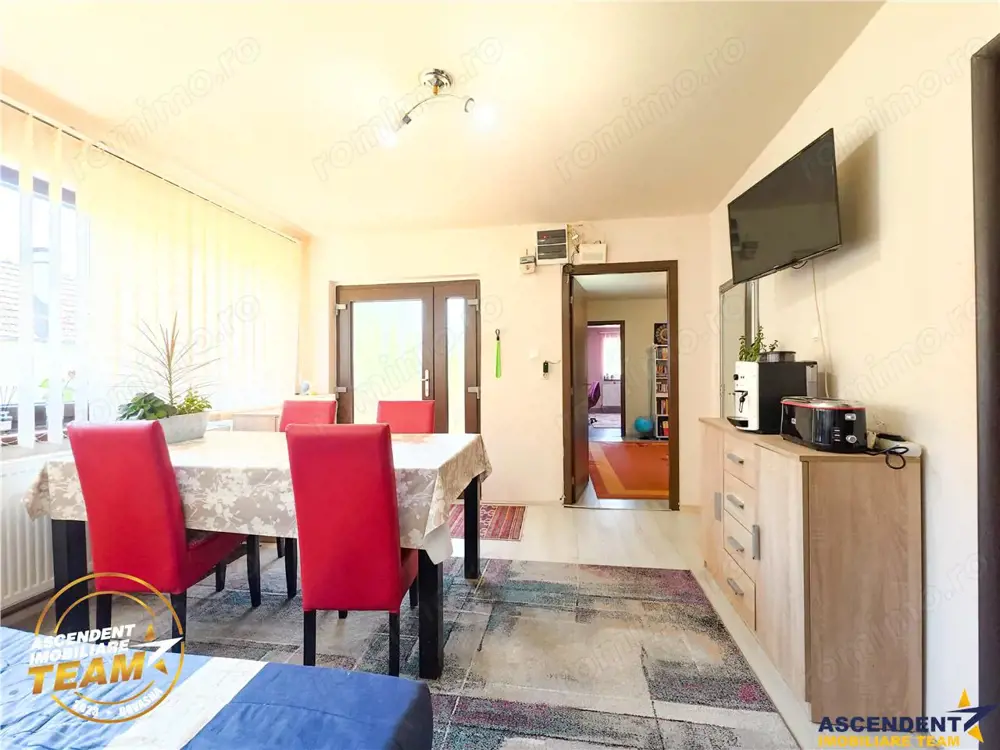 Casa luminoasa de 107 mp pe 1.000mp teren, la 250 m de izvorul cu apa minerala, zona valoroasa :Valc