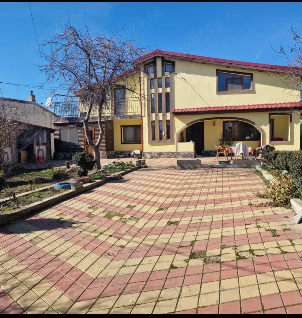 Casa individuala de vanzare