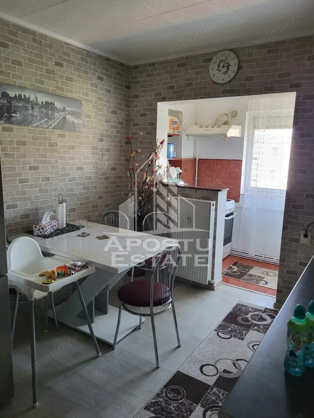 Apartament cu 2 camere, centrala proprie, zona Lipovei