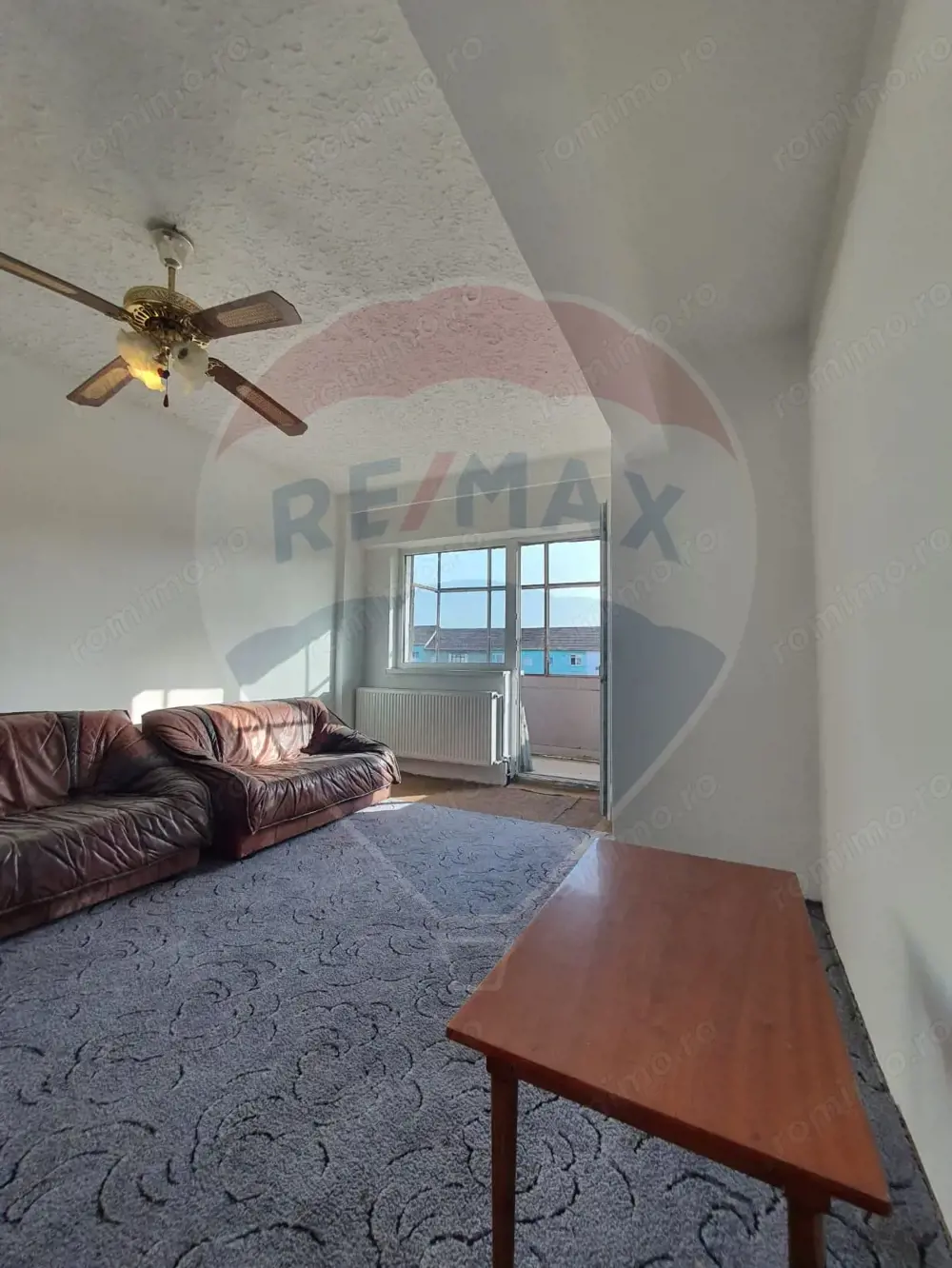 Apartament cu 3 camere de vânzare în zona Vitrometan