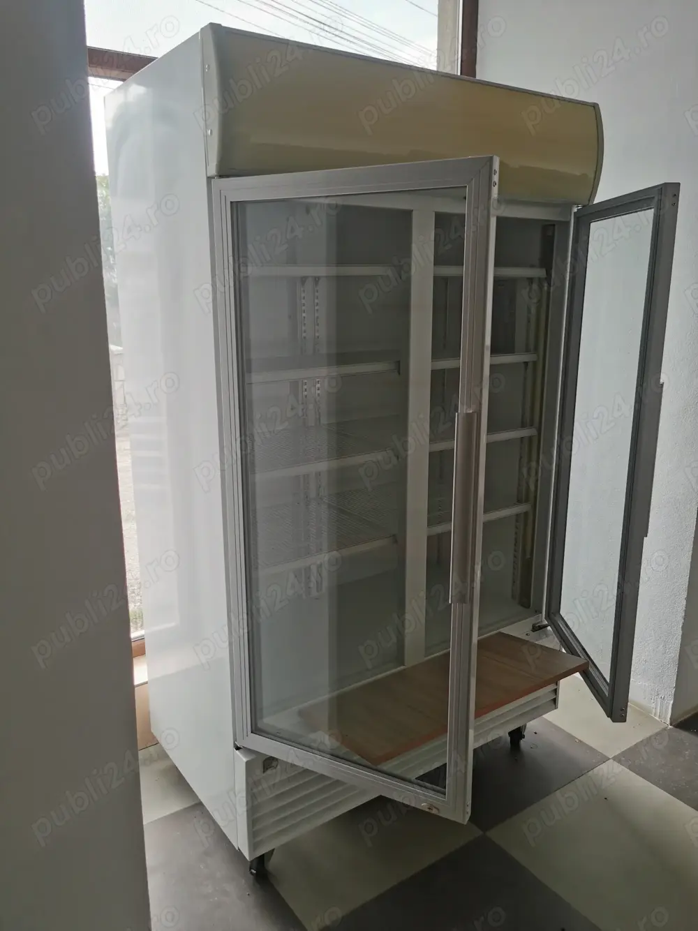 Vitrina răcoritoare impecabila. 