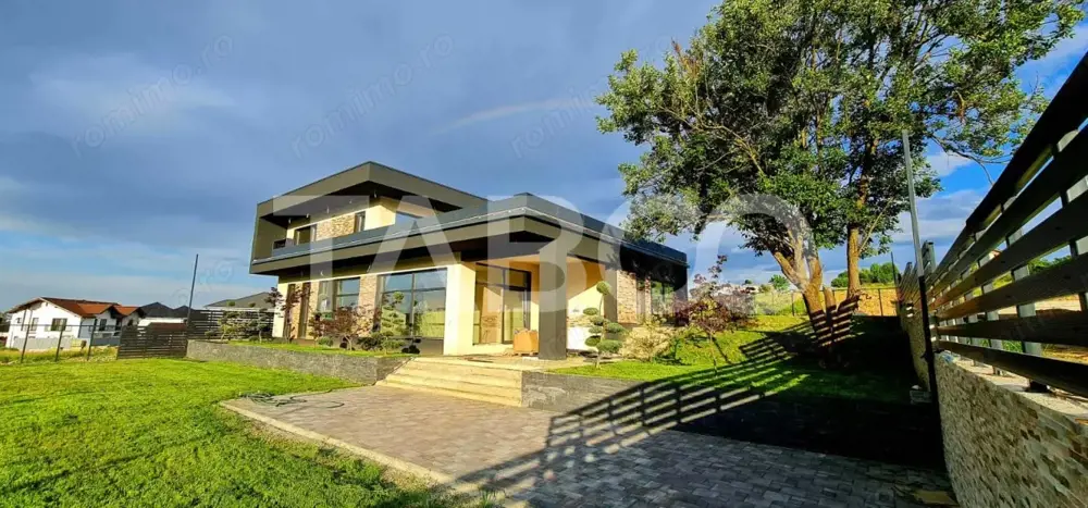 Casa individuala in natura terasa mare si piscina interioara Cisnadie