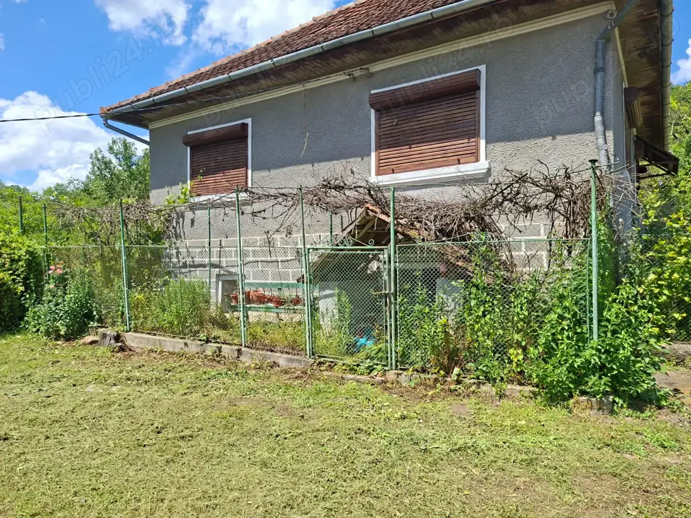 Casa 3 camere, hol cămara și beci