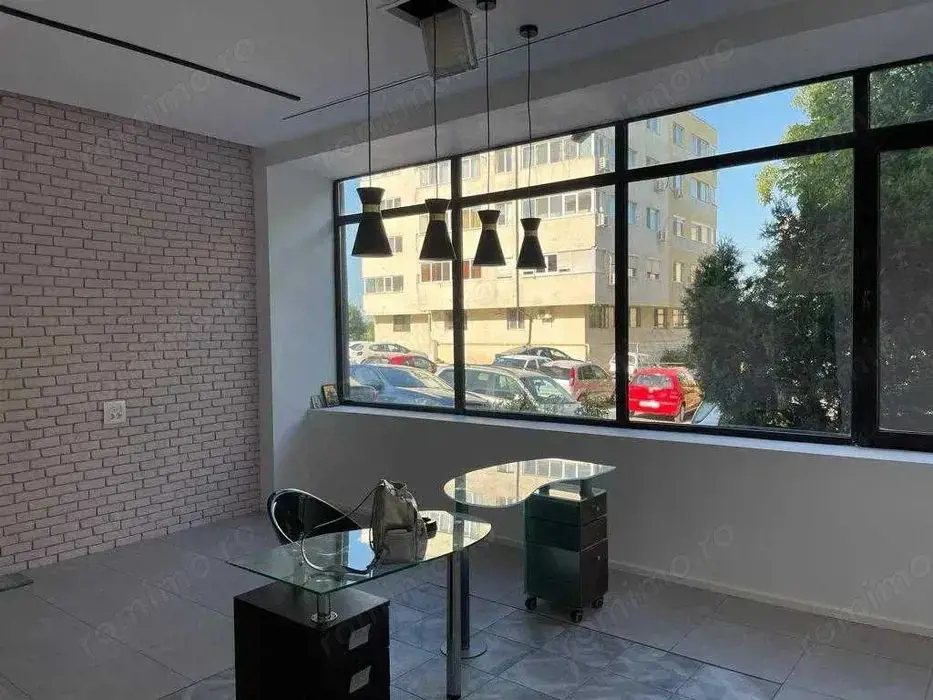 Poarta 6-spatiu comercial finisat modern cu 2 intrari