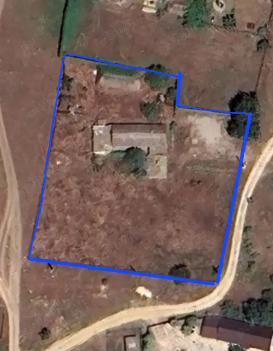De vânzare teren + casă 3200mp