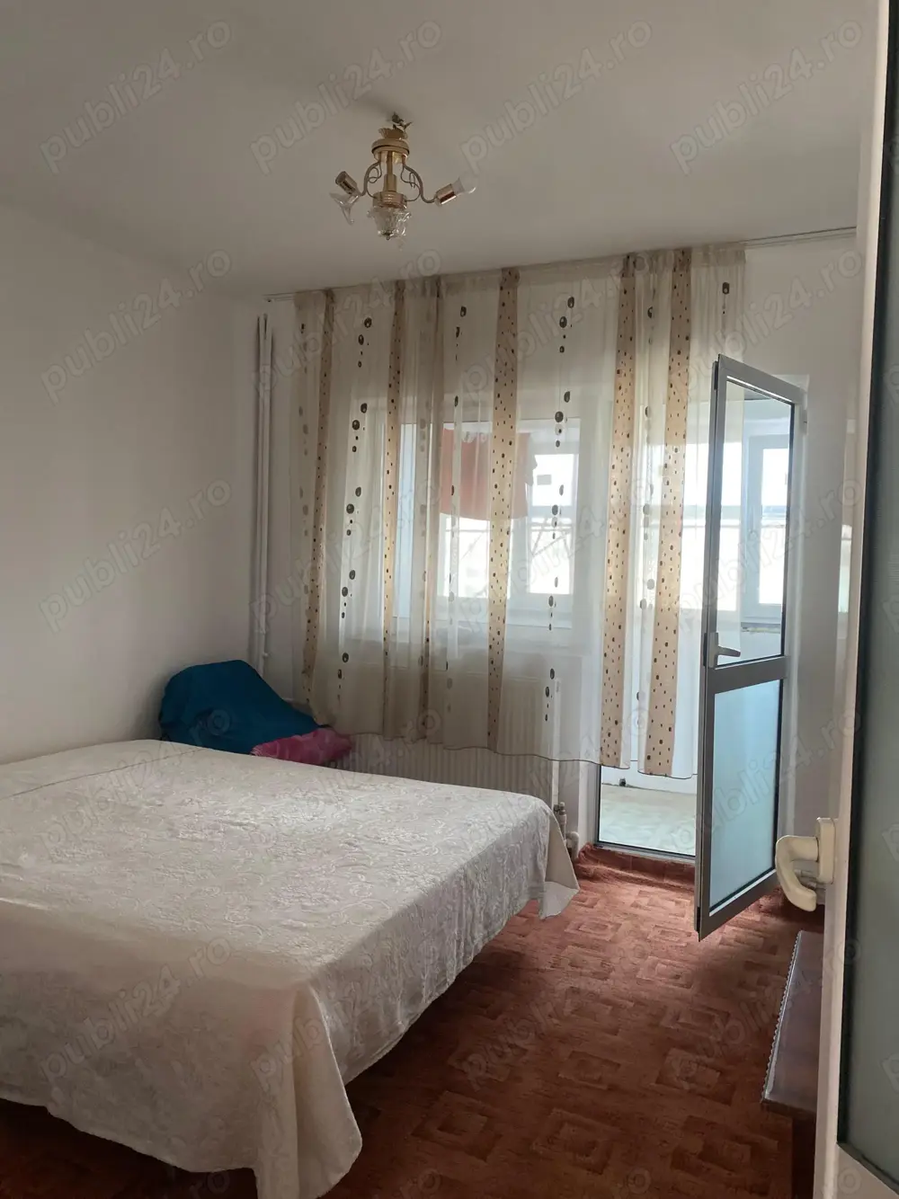 Vanzare apartament 4 camere micro 21