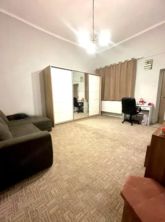 Apartament cu 3 camere la casa cu acces auto in curte Centru Oradea