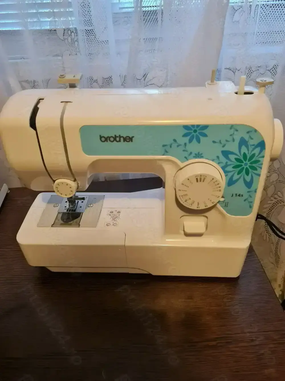 Vând mașină de cusut 