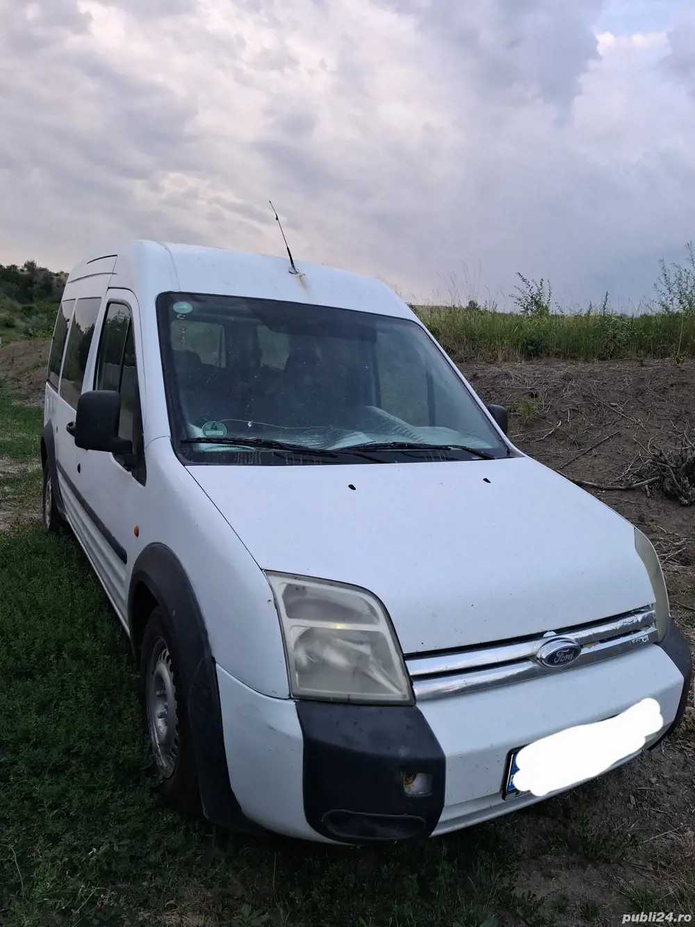 Vând Ford Turneo Connect radiat pentru dezmembrat sau funcțional 