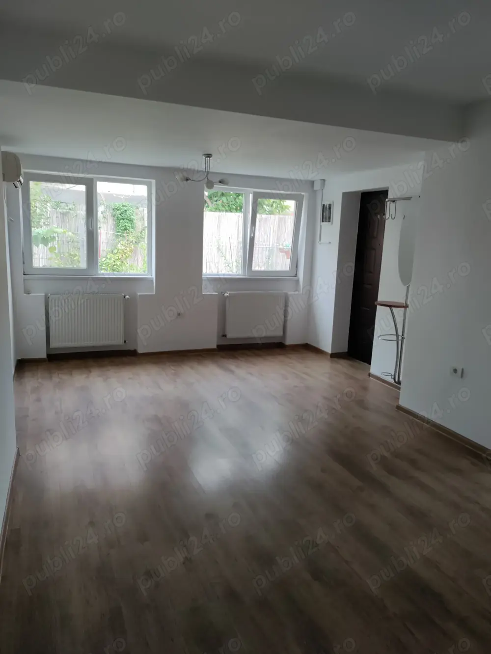 Casa 4camere, 2bai, 2bucatarii si curte proprie in zona Lipovei Aradului