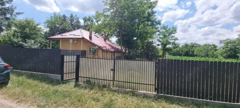 Casa batraneasca, recent renovata