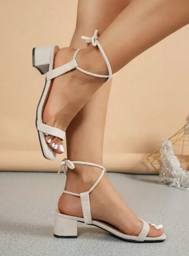 Sandale toc patrat, bej, mar.38.5 - 24,5 cm.