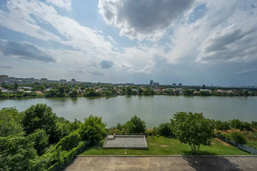 APARTAMENT CU TERASA GENEROASA SI VEDERE UNICA CATRE LAC