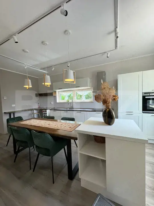 Casa individuala cu 4 camere, 515 mp teren, curte amenajata, zona Lisaura Casa individuala cu 4 camere, 515 mp teren, curte amenajata, zona Lisaura