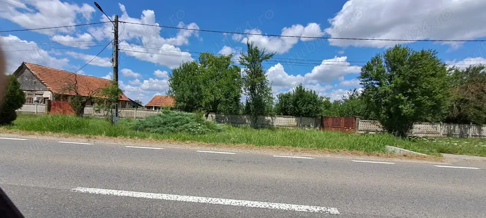 Casa veche din 1955 si teren intravilan 6153 mp,Localitate Sinersig ,jud Timis